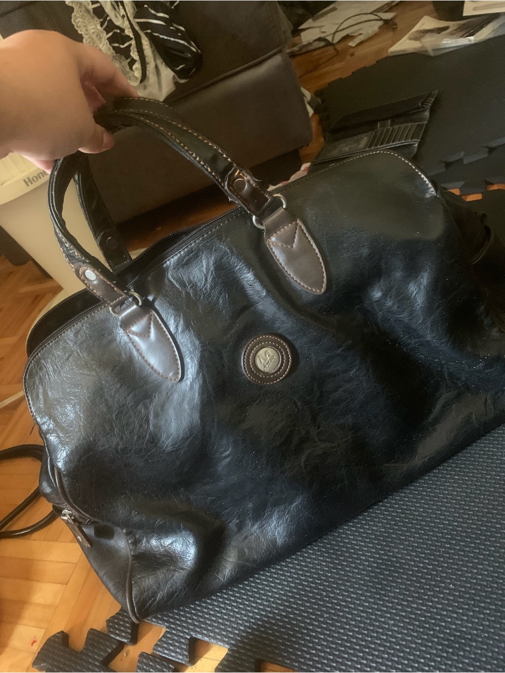 Classic Black Leather Shoulder Bag - Unbranded